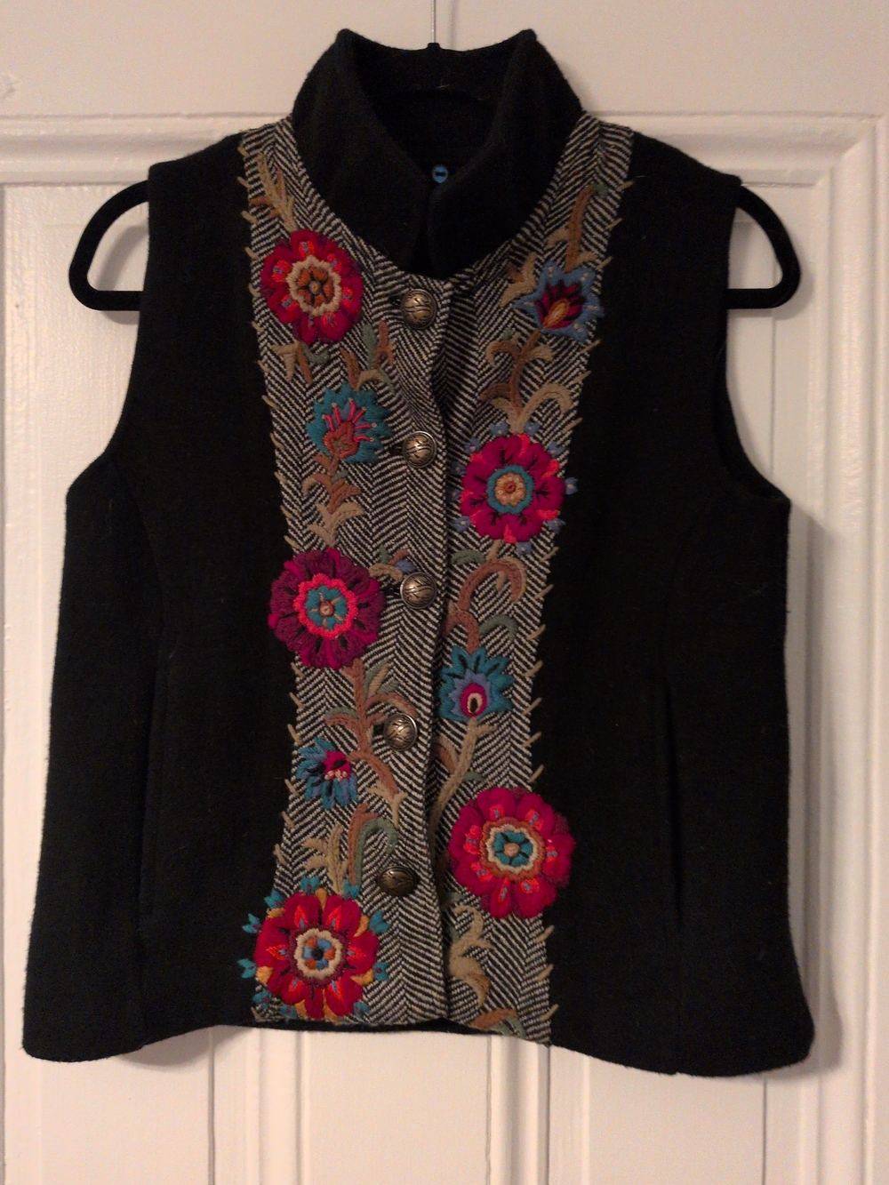 Black Embroidered Floral Sleeveless Vest - Women's Layering Piece